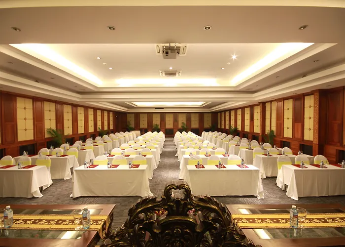Empress Angkor & Hotel